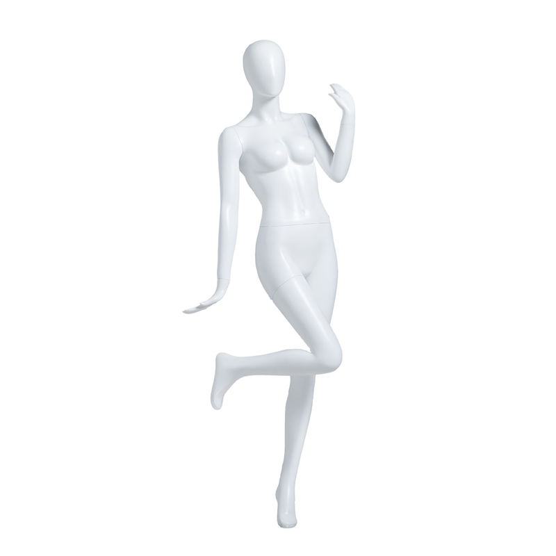 Vrouwelijke mannequin met een levensecht lichaam