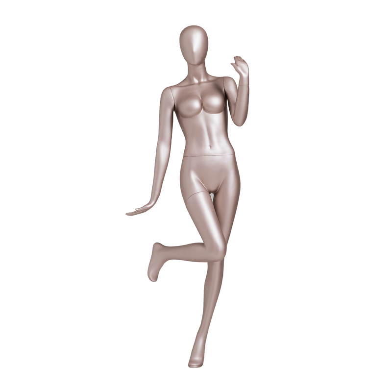 Vrouwelijke mannequin met een levensecht lichaam